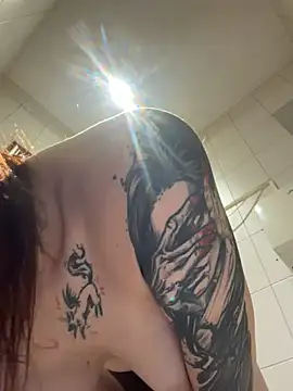 Chatroom XXX en direct de Rinamay_