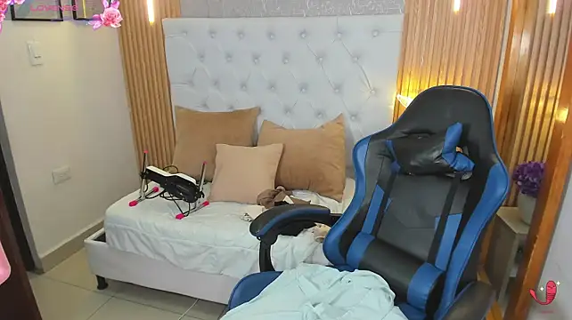 Chat +18 de kitty_kayo ao vivo