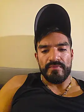 Show modela piggylatino na web-kameri