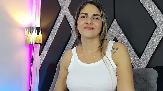 Chat +18 de blonde_cat15 ao vivo