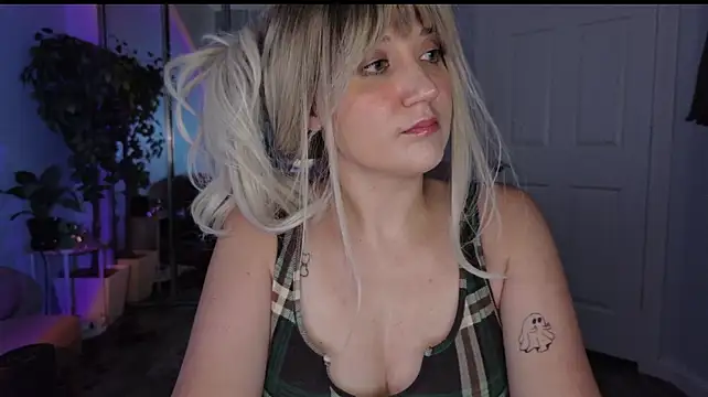 GoddessEmmy live XXX chat