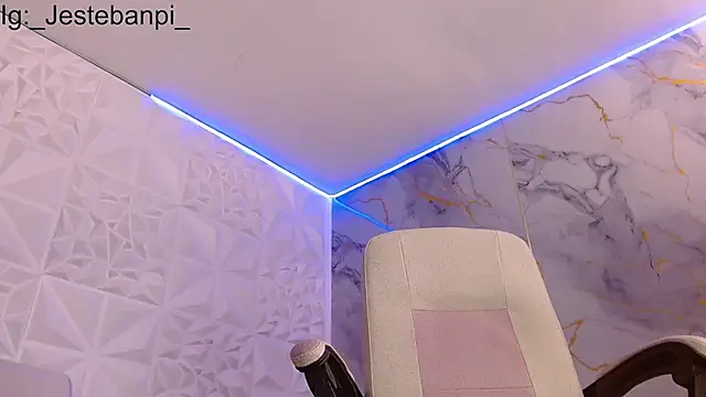 arthur_s69 élő XXX-chatje