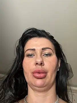 IRISWHITE17 webcam show