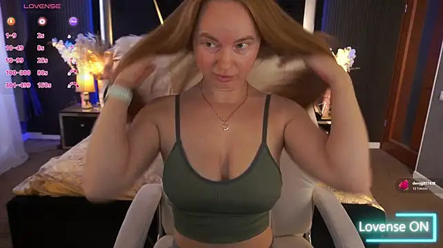 MiaRedFox live XXX chat