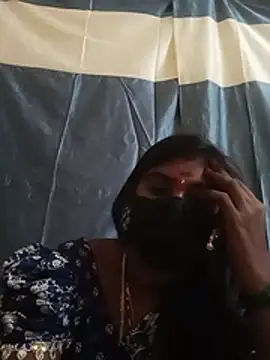Keerthi_143's Live XXX Chat