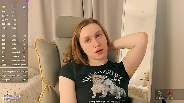 mowalova live XXX chat
