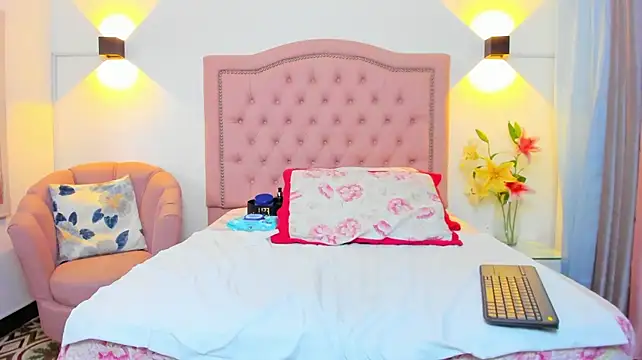 JulieeHabubu live XXX chat