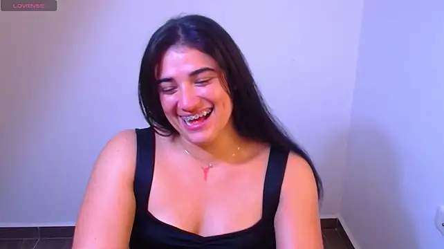 shyness_alice Adlı Modelin Canlı XXX Sohbeti