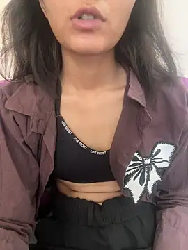 Chat +18 de Komal_sharma- ao vivo