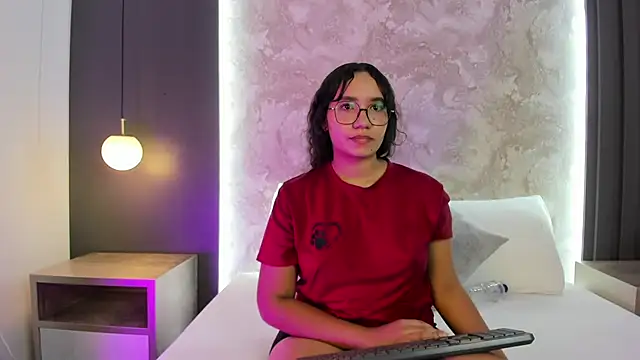 alysson_moon_ Adlı Modelin Canlı XXX Sohbeti