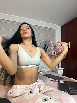 Lucyjoi Chat XXX in diretta