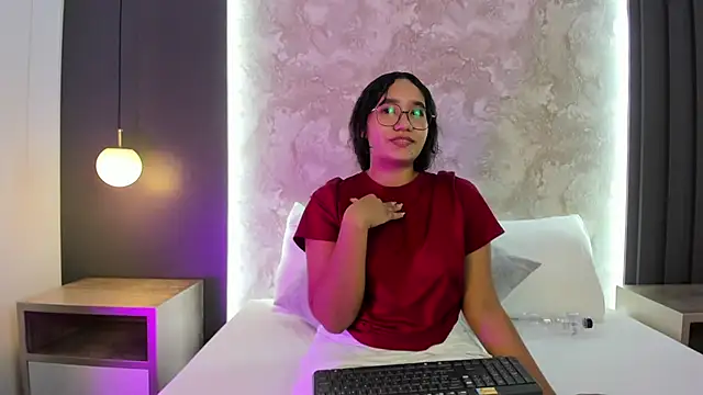 alysson_moon_ Adlı Modelin Canlı XXX Sohbeti