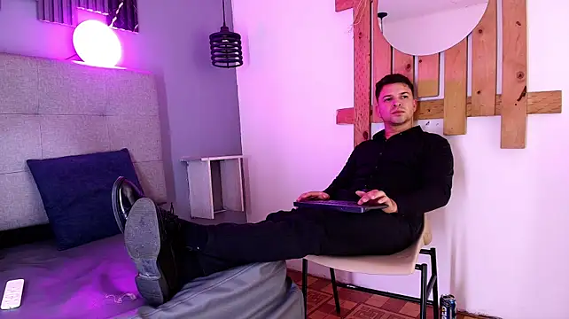 Pokazy przed kamerką – Hey_Noaah