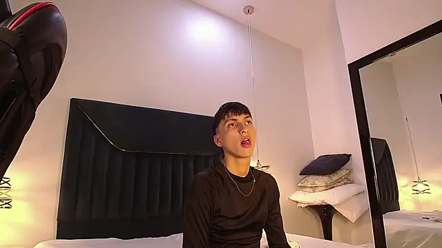 LeoDrake_ Live XXX-Chat