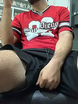 bigdickguy21cm webcam show