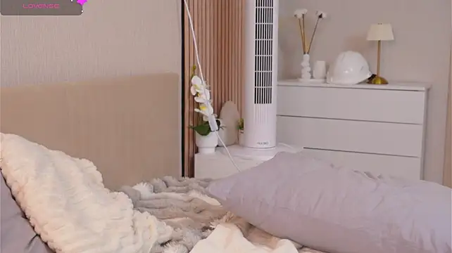 MiraNoxie's Live XXX Chat
