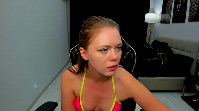 Strawberrye live XXX chat