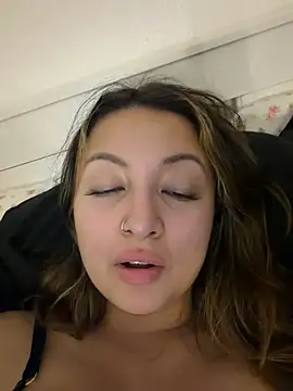 CharlotteAfterDark Chat XXX in diretta
