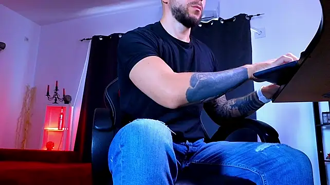 MightyAaron66 Live XXX Chat