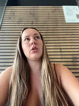Show modela Mona_Plus na web-kameri