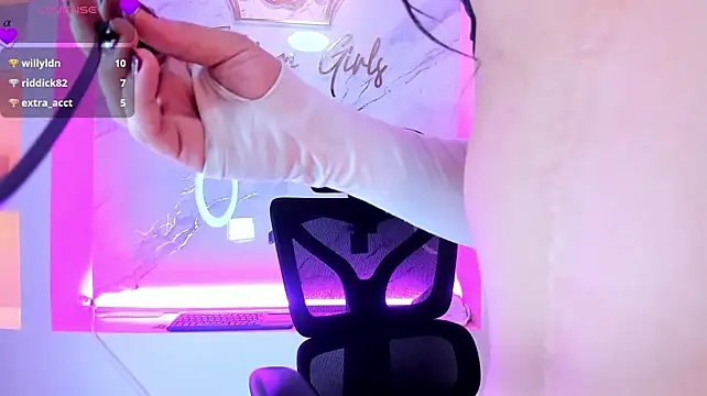 Chatroom XXX en direct de CandyDance1_