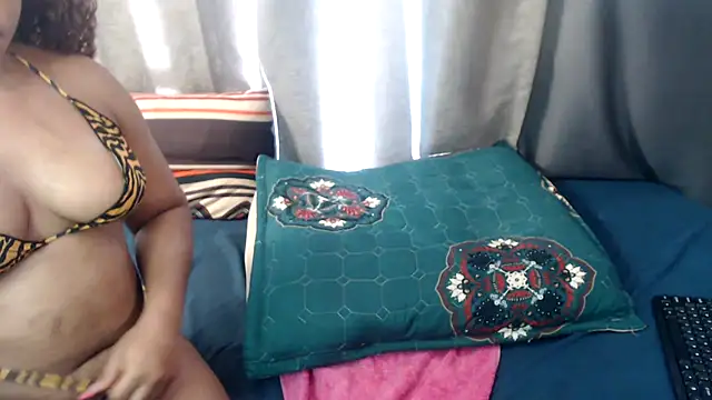 VelvetBooty live XXX chat
