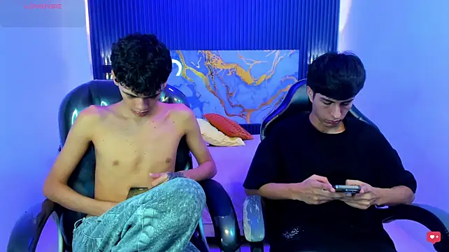 Estiv18_'s Live XXX Chat