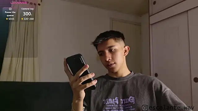 Thesaint_xxx 网络视讯表演