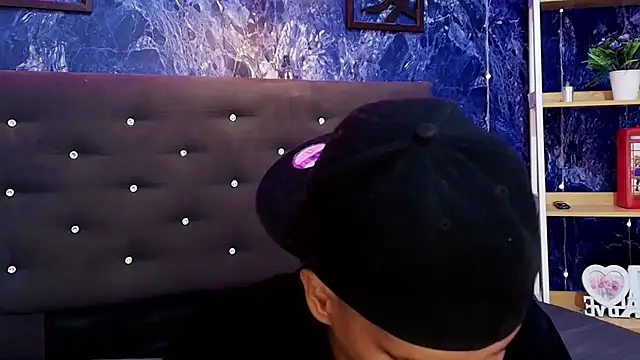 צ'אט XXX בשידור חי של kai_storm77