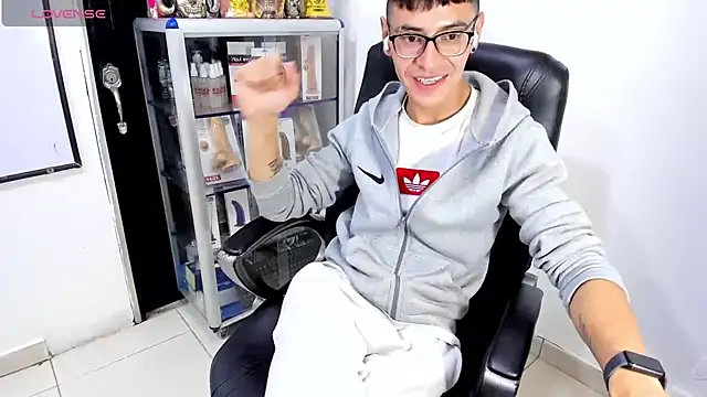 Alexx_bigcockk's Webcam Show