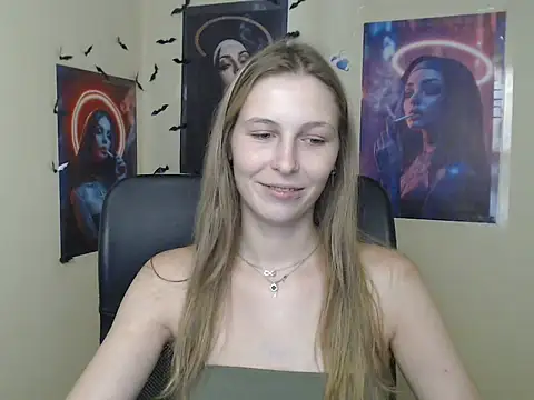 StrangerGi live XXX chat
