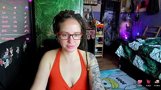 LisaFoxy_y Adlı Modelin Canlı XXX Sohbeti