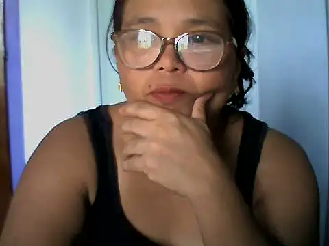 Sweetienia52's Live XXX Chat