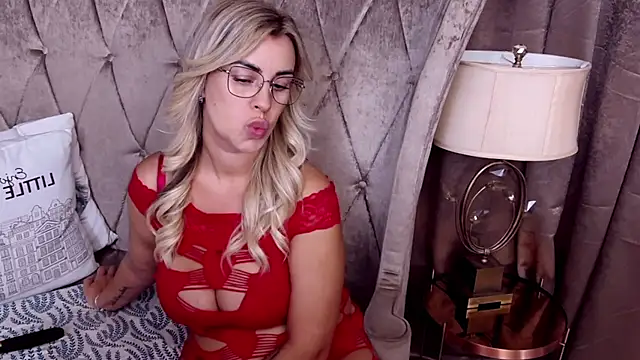BustyGizelle's Live XXX Chat