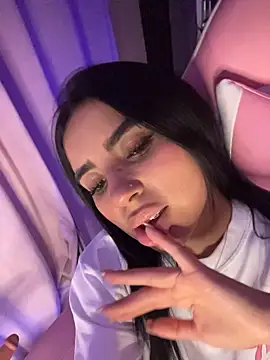 Emily-14 live XXX chat