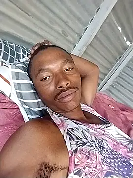 alphamale25 Show in webcam