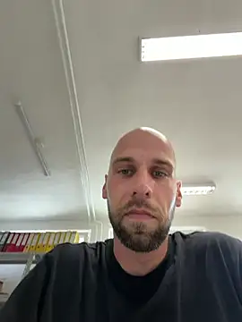 Chatroom XXX en direct de Oliver_outside