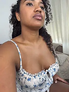 MilaTeenX's Webcam Show