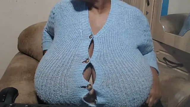 CUTEFIRMMELONSS' Live XXX Chat
