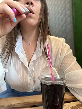 XXX chat uživo modela CrazyTori