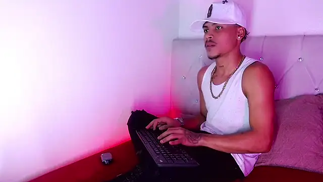 Angel_foxc13 Chat XXX in diretta