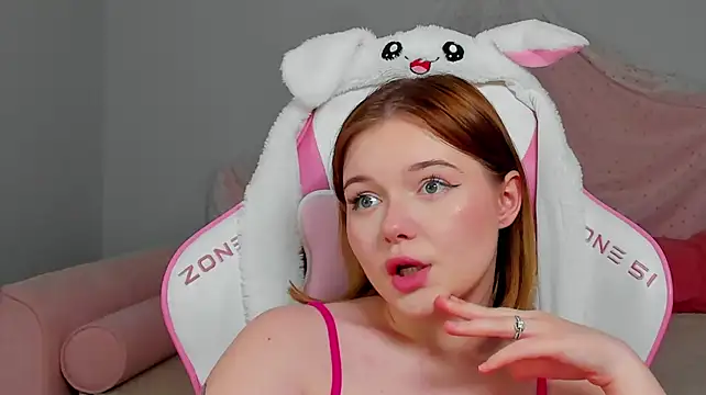 Chatroom XXX en direct de ElinaVale