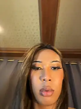Chat XXX en directo de hugecock_tamira