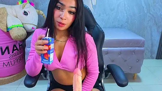 bratz_a Adlı Modelin Canlı XXX Sohbeti
