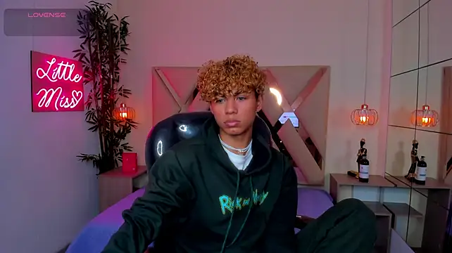 Anyelo_Twink live XXX chat