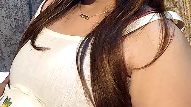 Chat XXX en directo de Nyra-Goddess