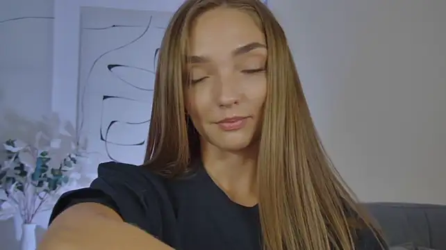 MilaVoss Adlı Modelin Canlı XXX Sohbeti