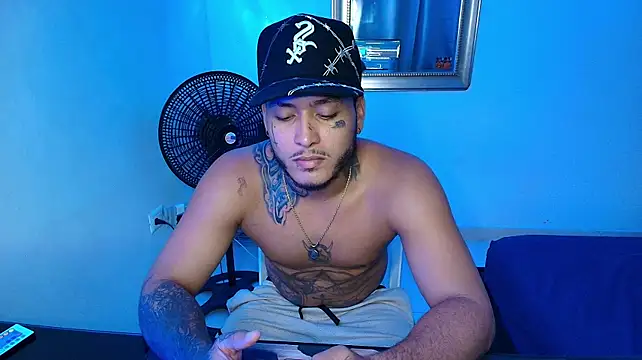 crow_black00 live XXX chat