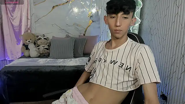 Chatroom XXX en direct de ETHANN_TAY1