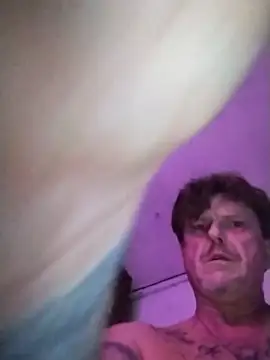 WiltedYeller Show in webcam